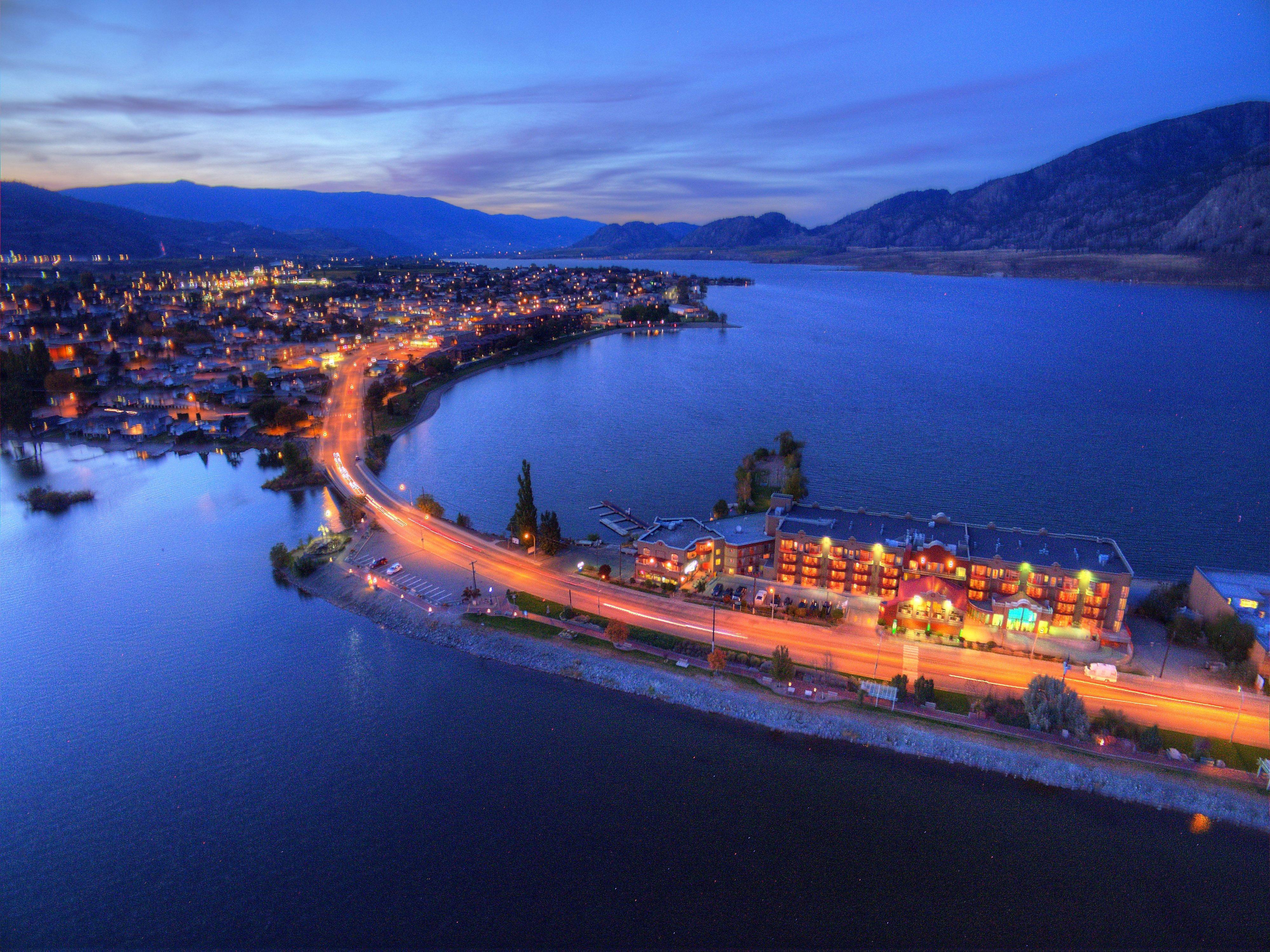 Holiday Inn Hotel & Suites Osoyoos By Ihg Exterior foto