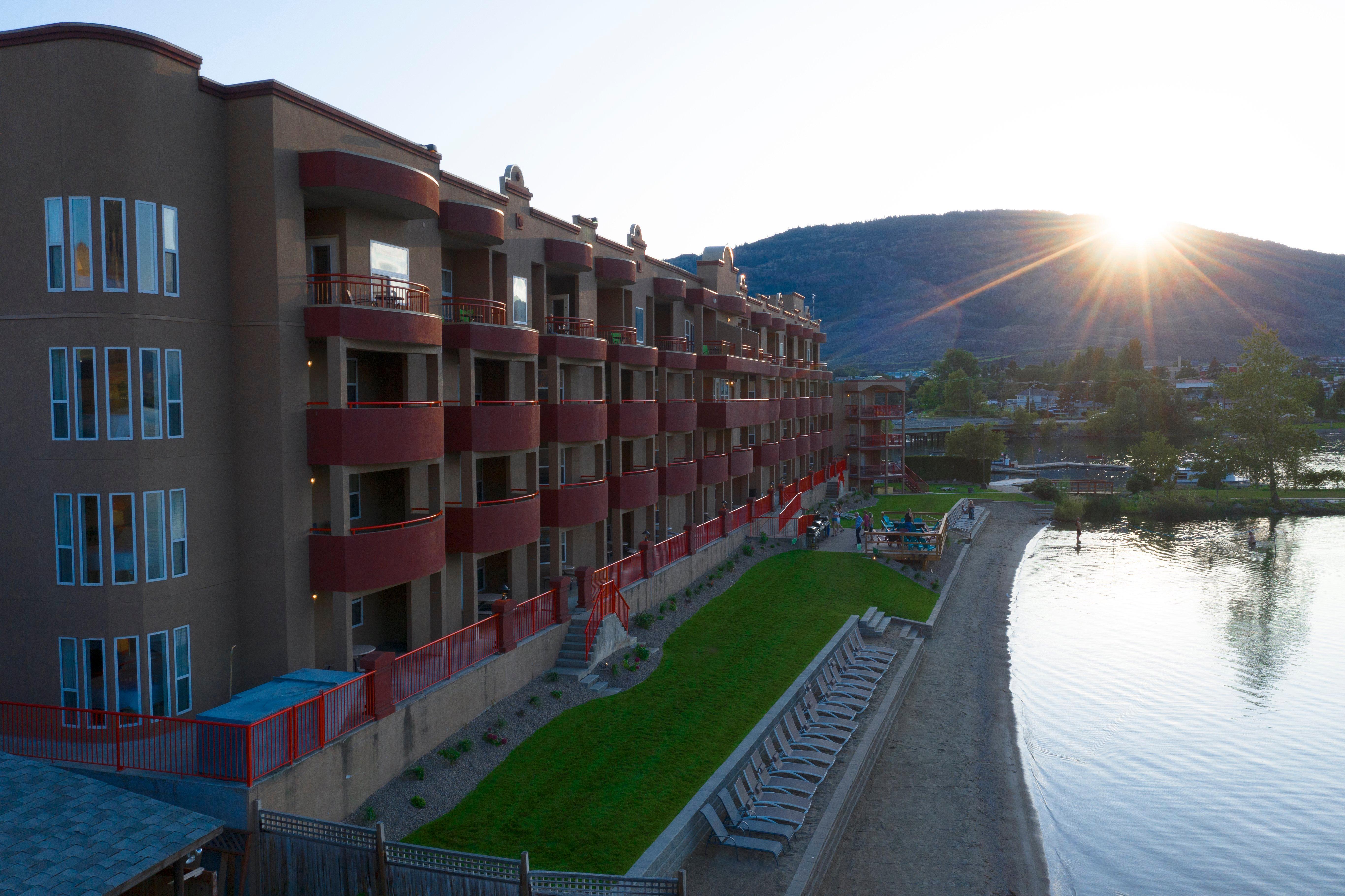Holiday Inn Hotel & Suites Osoyoos By Ihg Exterior foto