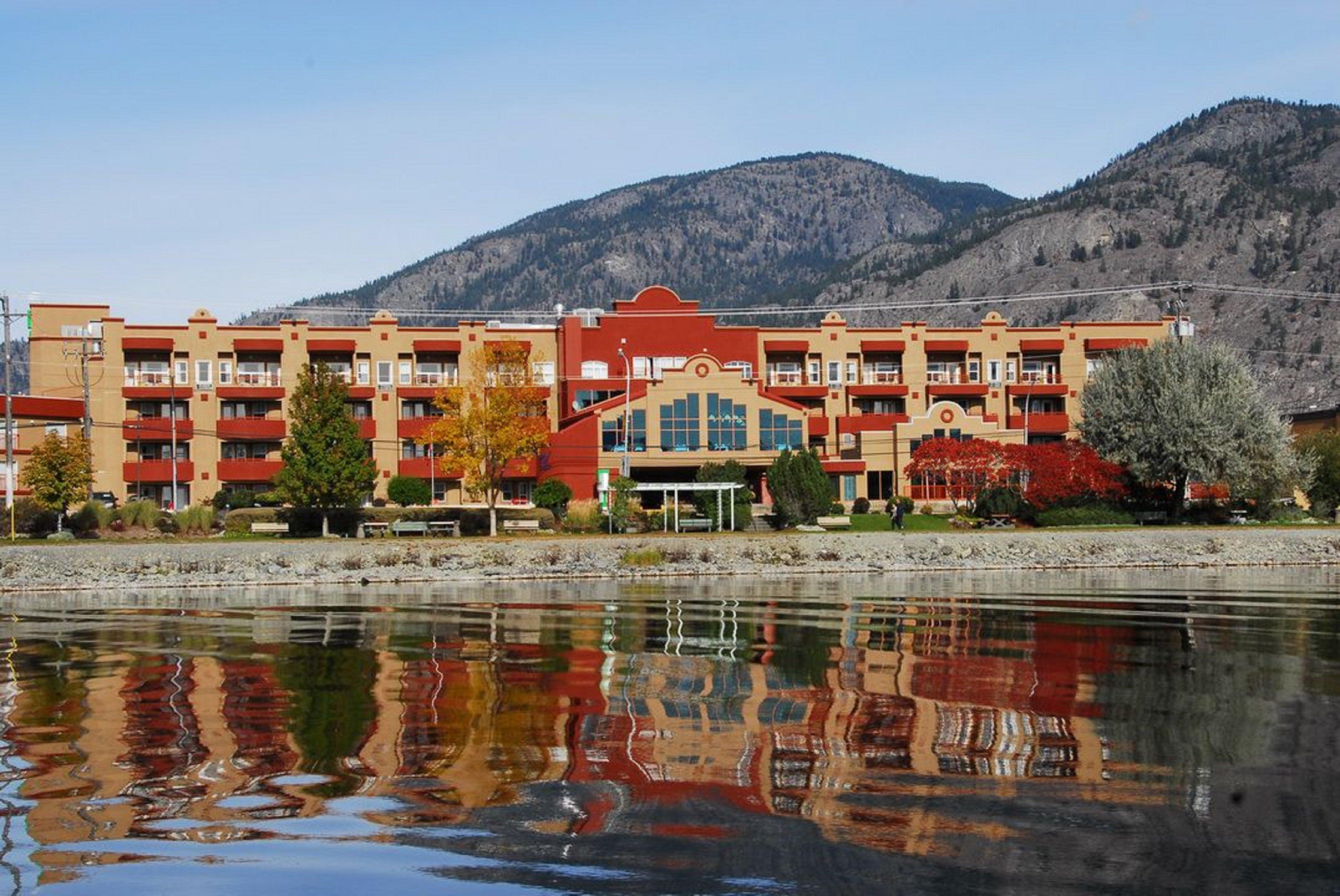 Holiday Inn Hotel & Suites Osoyoos By Ihg Exterior foto