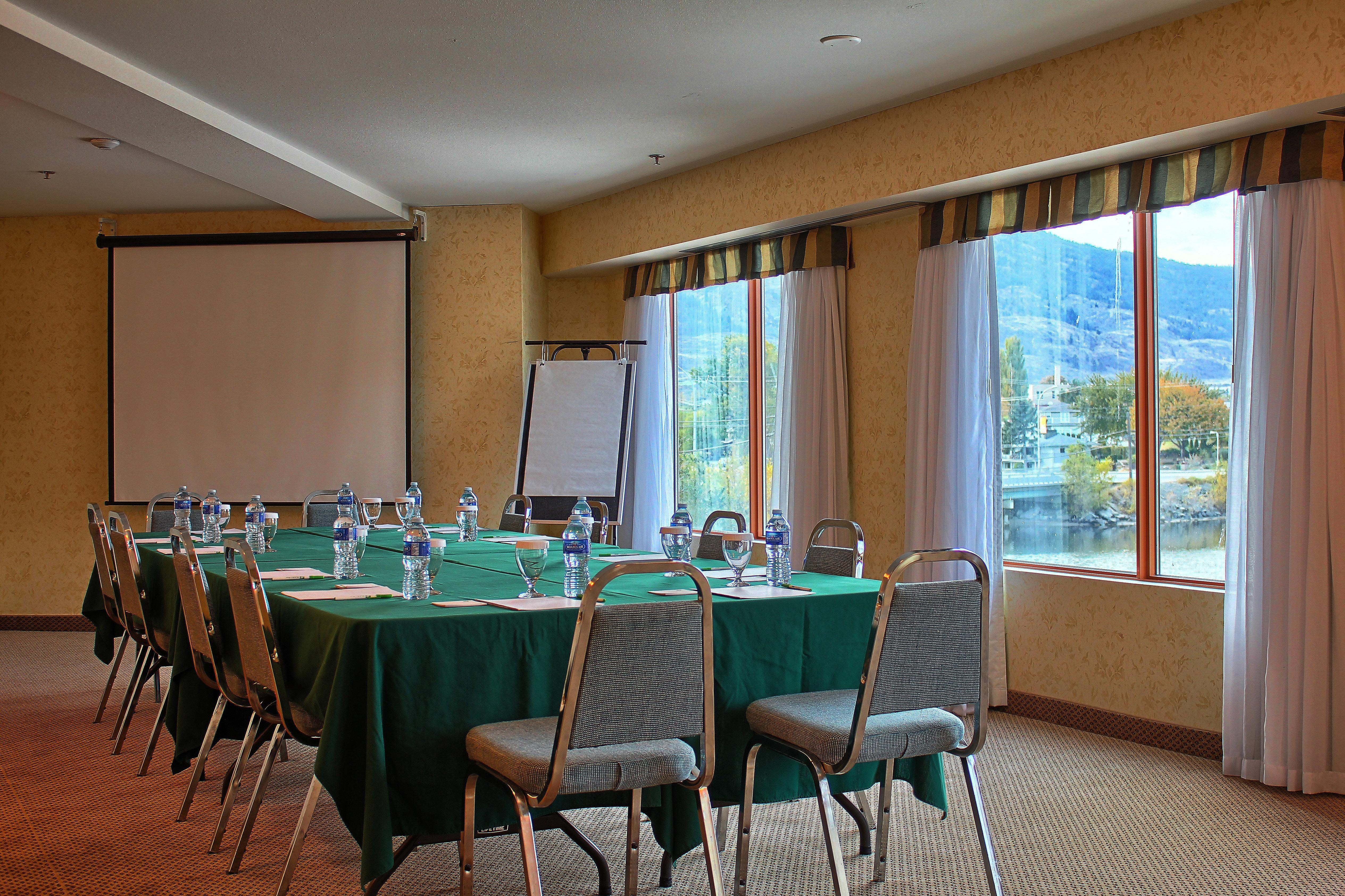 Holiday Inn Hotel & Suites Osoyoos By Ihg Exterior foto